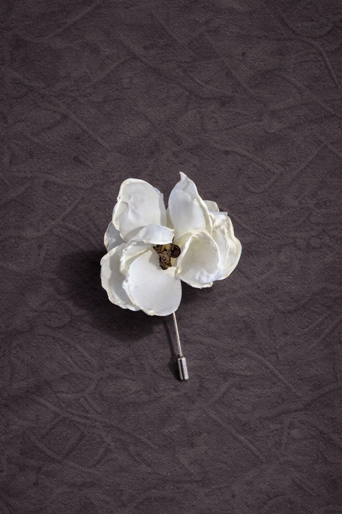 Lill Beyaz İğneli Broş