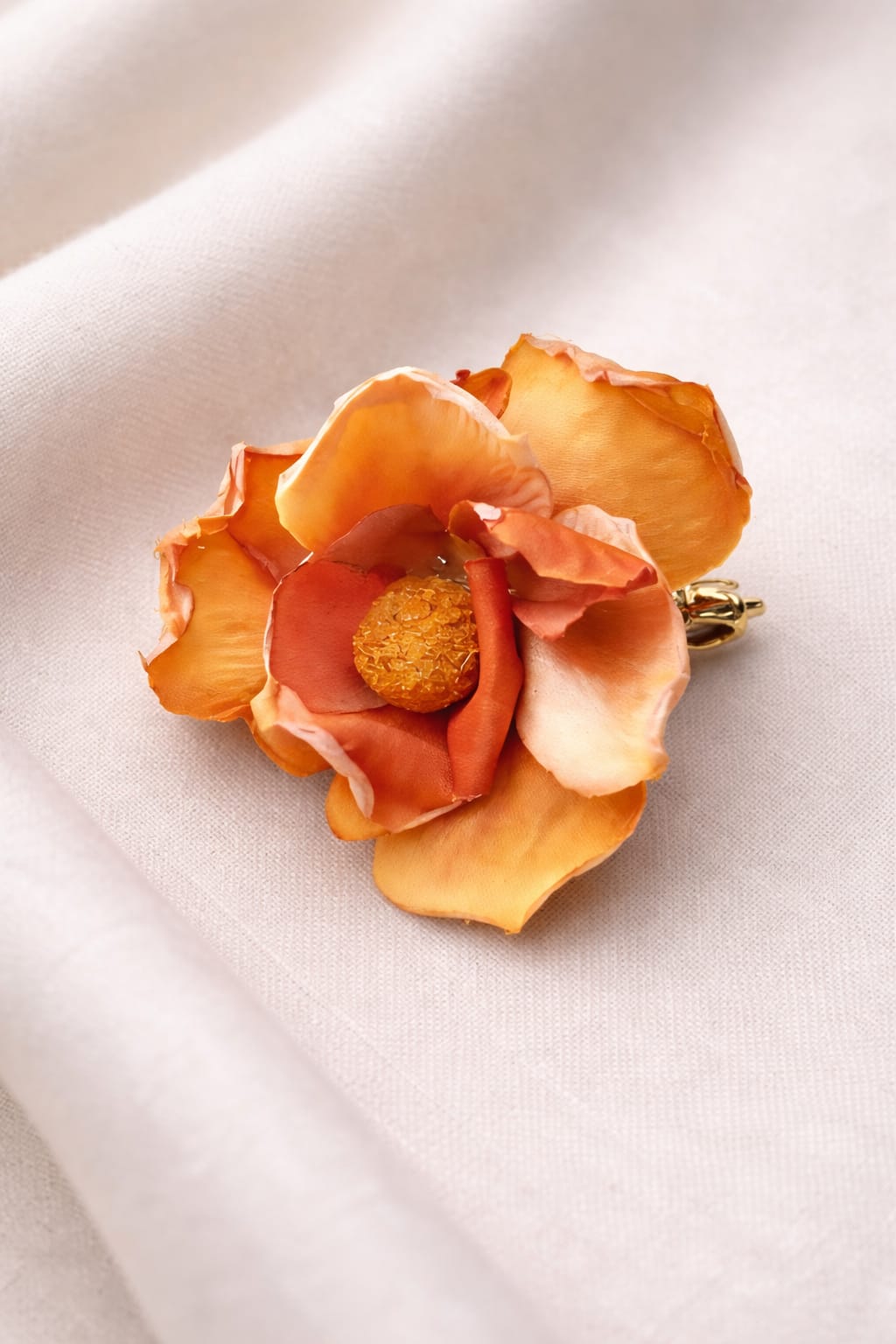 Turuncu Çiçek Broş
