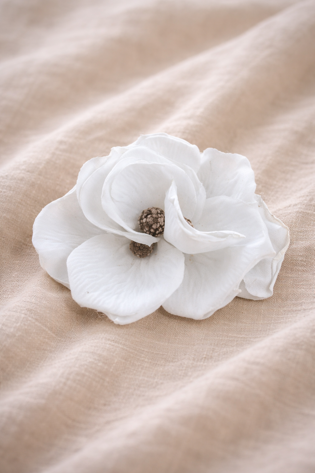 Beyaz Çiçek Broş