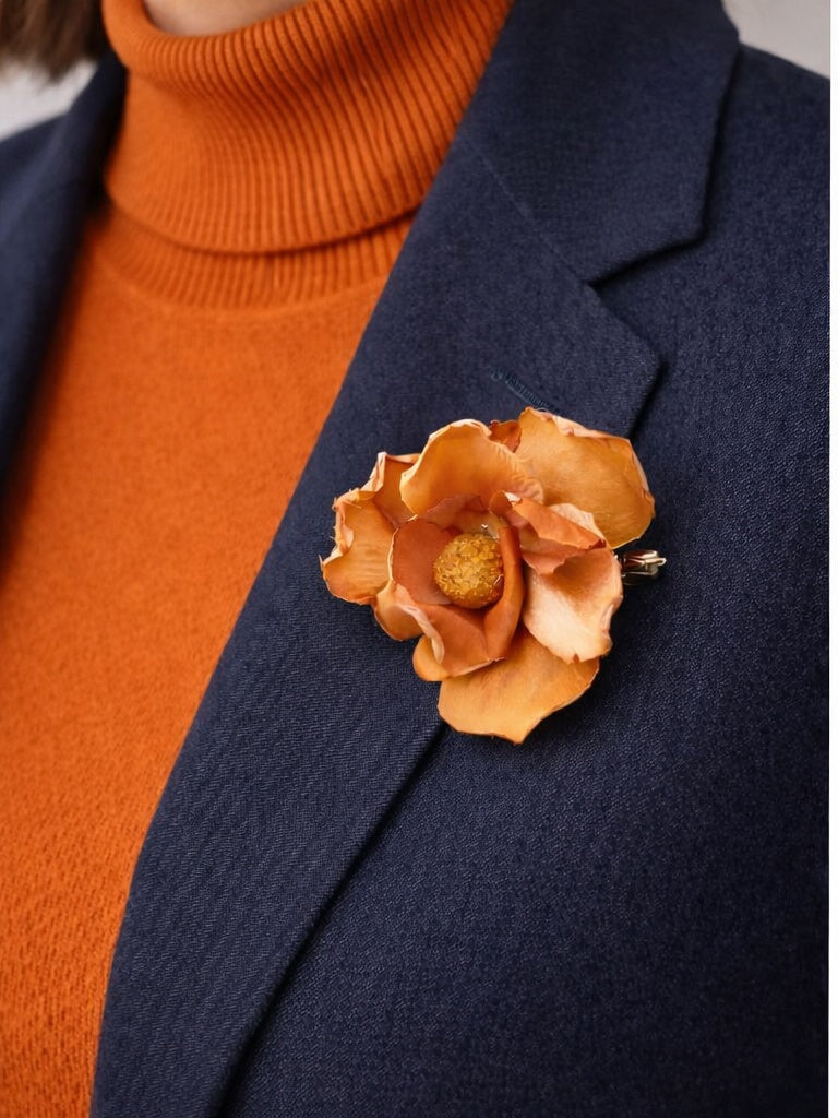 Turuncu Çiçek Broş