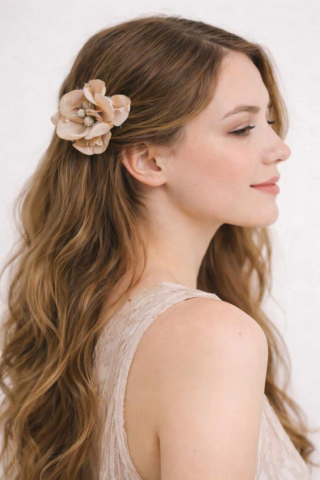 Krem Çiçekli Taraklı Toka