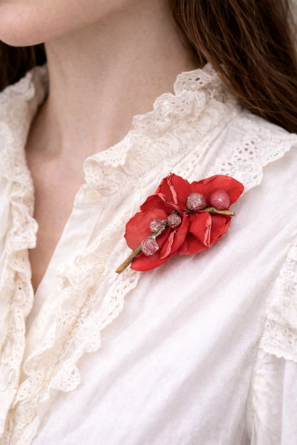 Kırmızı Çiçekli Broş
