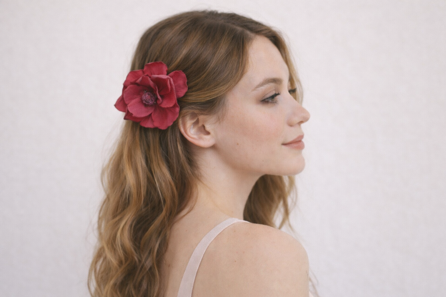 Kırmızı Çiçekli Taraklı Toka