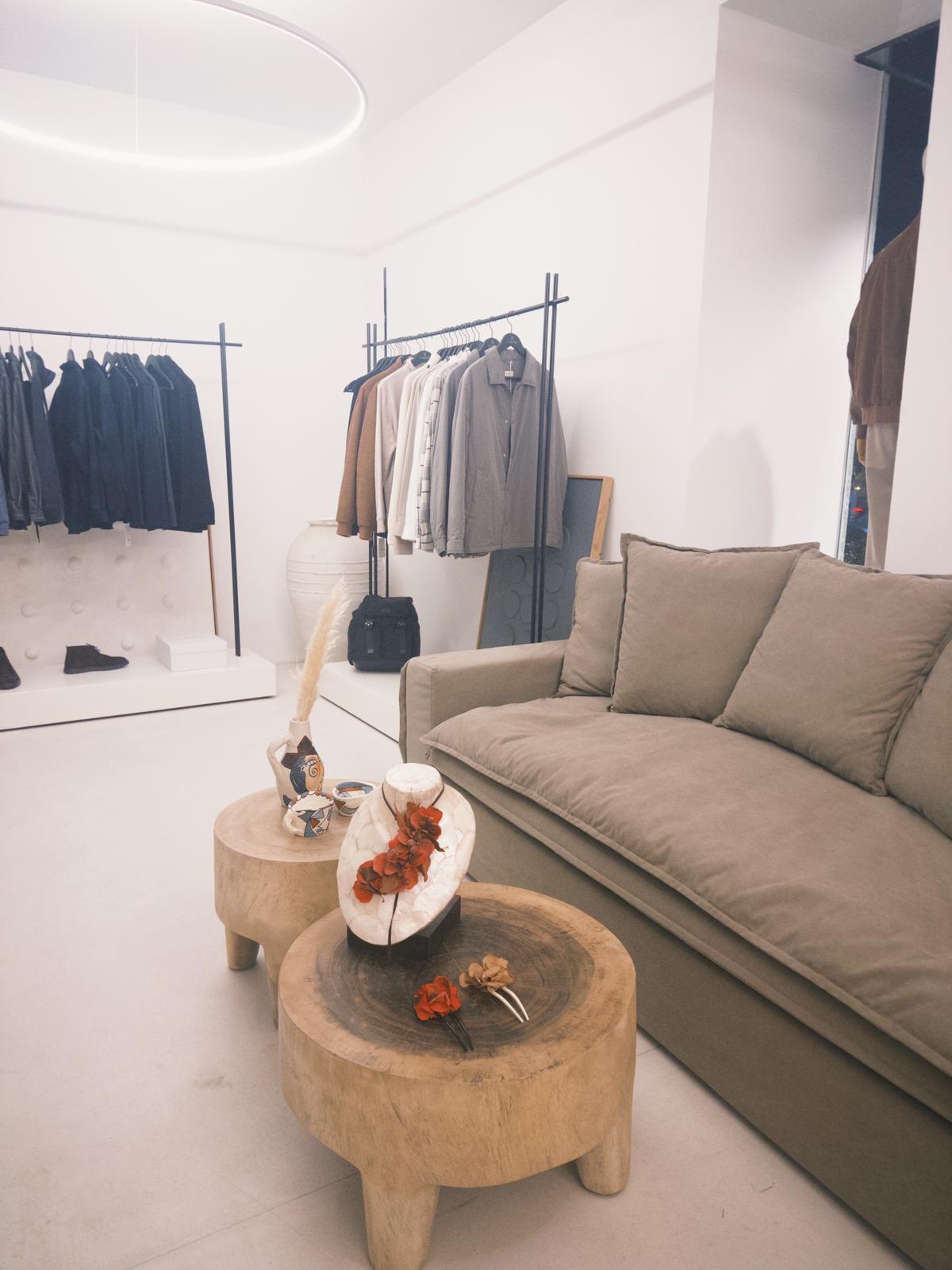 Büyük Kırmızı Çiçekli Broş